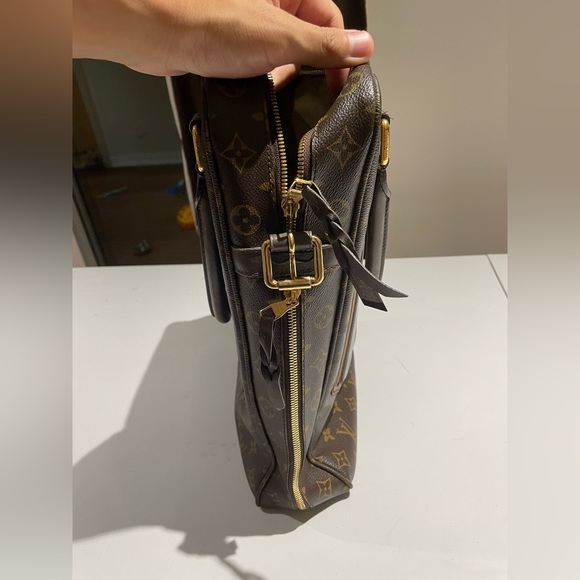 Louis Vuitton Limited Edition Monogram Bequia Porte Document Vertical Bag - Picture 5 of 9